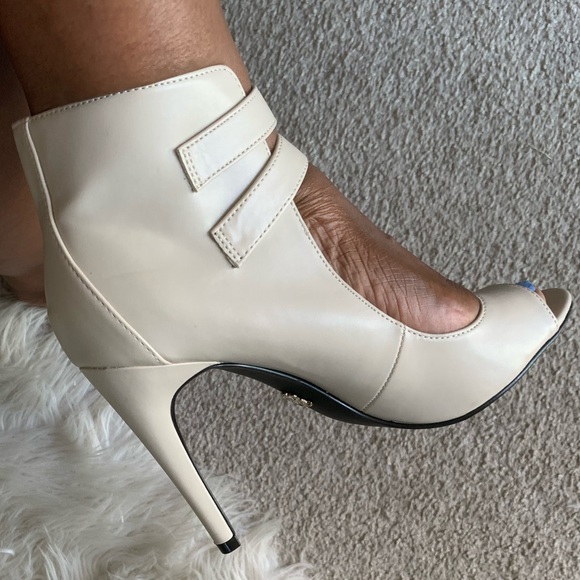 ❌❌ ❌SOLD❌❌❌ ROCK & REPUBLIC sandals SIZE 8 1/2 🔥🔥 - Picture 14 of 14